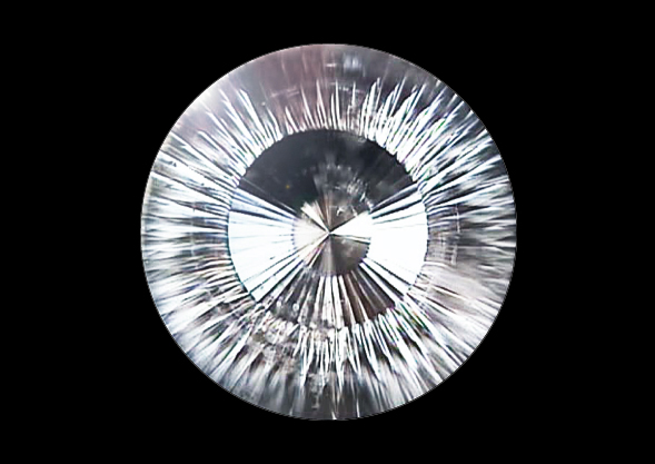 メイドインジャパンカットダイヤモンド『Dclusiv(ディクルーシヴ)』の日輪(にちりん)とラウンドブリリアントカットダイヤモンドとの違いと比較